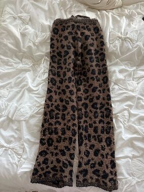 SKIMS Leopard-Pattern Fuzzy lounge pants in Brown & Black